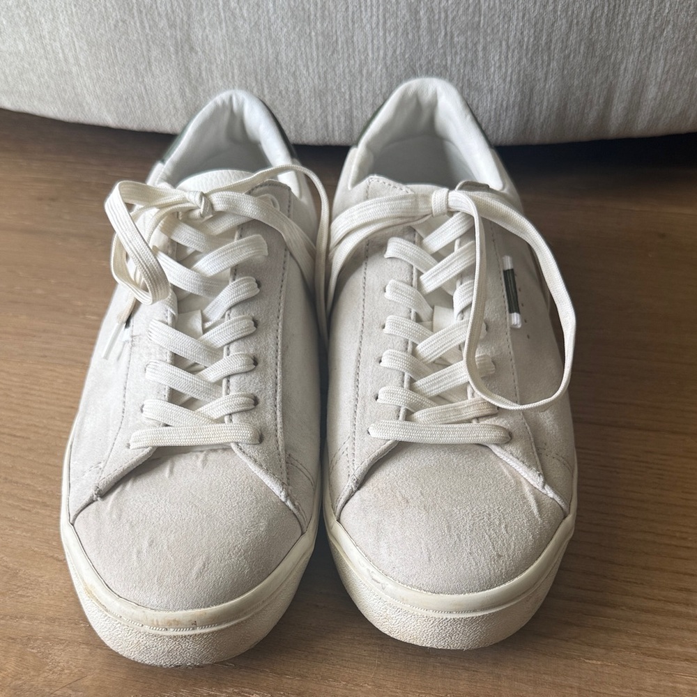 Casual Low-Top Sneakers in Off-White/Cream